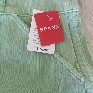 SPANX 6” Twill shorts. NWT (purchased wrong size)